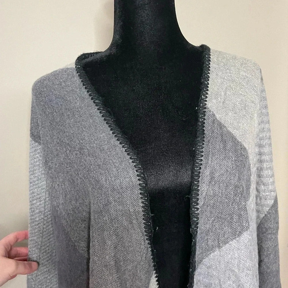 World Market Gray Neutral Toned Blanket Shawl‎ - Picture 4 of 8